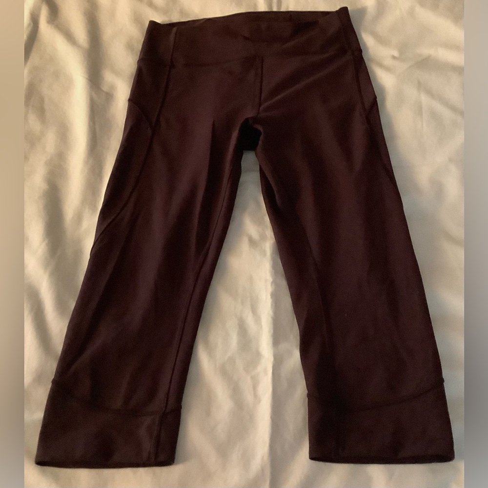 LULULEMON CAPRI LEGGINGS SIZE 8